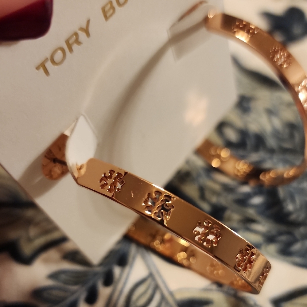 Tory Burch Rose Gold Patterned Hoop Earrings - Picture 3 of 4